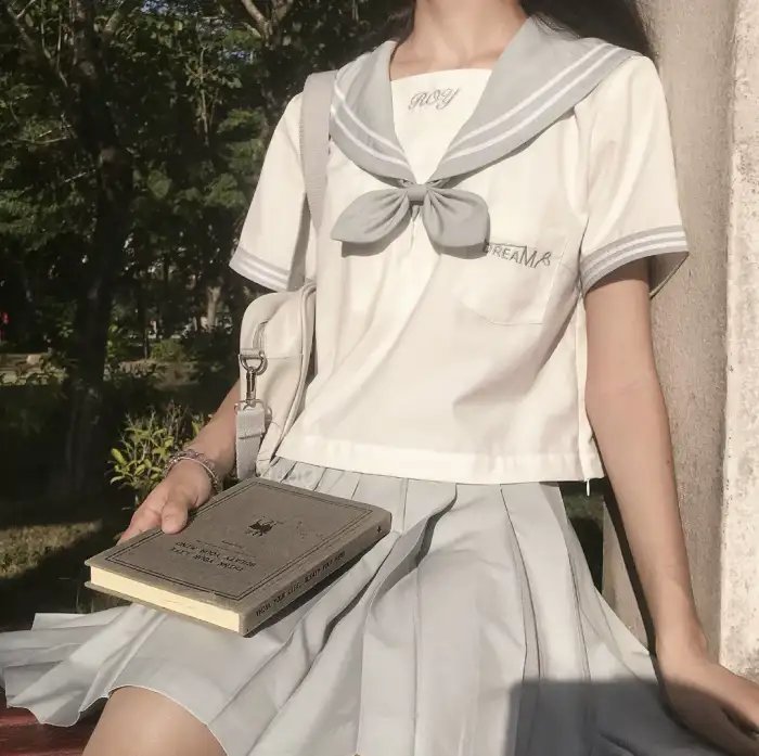 残缺的蛇伕海报